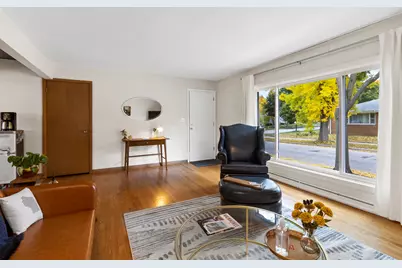 426 E Ohio Ave, Milwaukee, WI 53207 - Photo 6