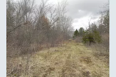 18180 W Dale Dr, New Berlin, WI 53146 - Photo 4