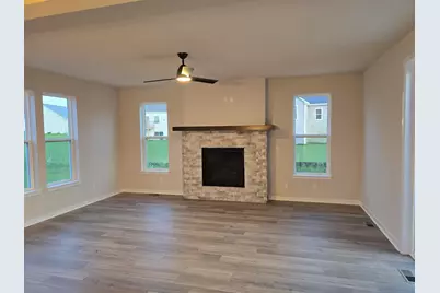1517  Patton Dr, Hartford, WI 53027 - Photo 6