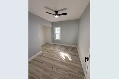 3820 E Munkwitz Ave, Cudahy, WI 53110 - Photo 6