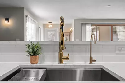 2293 A  Circle Ridge -, Delafield, WI 53018 - Photo 4