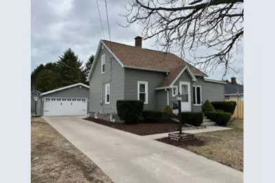 2213 S 35th St, Manitowoc, WI 54220 - Photo 2