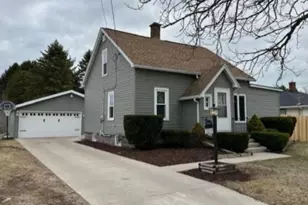 2213 S 35th St, Manitowoc, WI 54220 - Photo 2