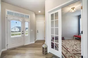 W148N10450 Blackbird Pt, Germantown, WI 53022 - Photo 4