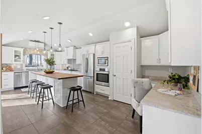 N60W38457  Blackhawk Dr, Oconomowoc, WI 53066 - Photo 2