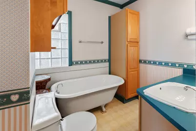 1943 E Hillcrest Ave, Milwaukee, WI 53207 - Photo 12