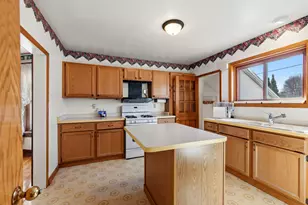 1943 E Hillcrest Ave, Milwaukee, WI 53207 - Photo 8