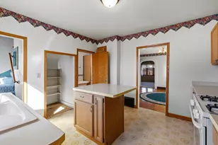 1943 E Hillcrest Ave, Milwaukee, WI 53207 - Photo 10