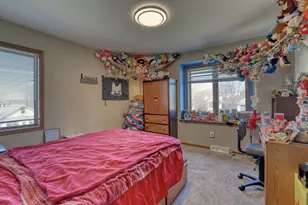 N29W26677 Peterson Dr, Pewaukee, WI 53072 - Photo 18