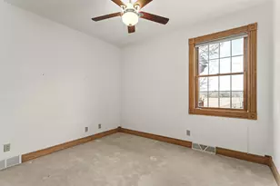 1568 E Gate Dr, Watertown, WI 53094 - Photo 30