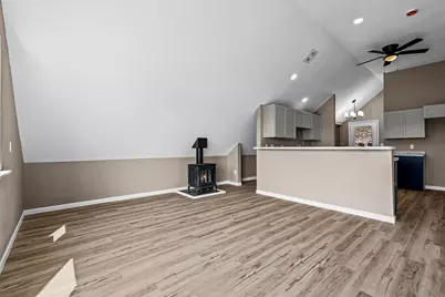 180 S Hill St, Fountain City, WI 54629 - Photo 12