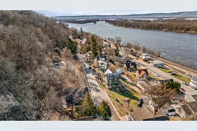 180 S Hill St, Fountain City, WI 54629 - Photo 38