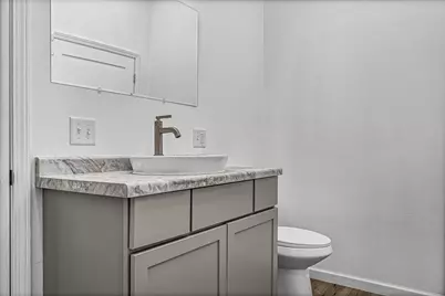 180 S Hill St, Fountain City, WI 54629 - Photo 8