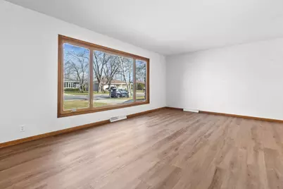 210  Echo Ln, Racine, WI 53406 - Photo 4