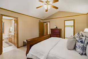 1001 Spring Waters Dr, Oconomowoc, WI 53066 - Photo 20