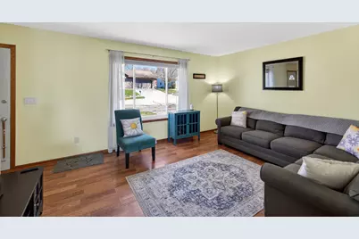 17  Hidden Creek Vw, Hartford, WI 53027 - Photo 4