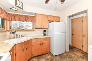 4453 N 69th St, Milwaukee, WI 53218 - Photo 10