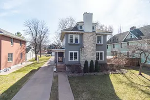 325 14th St, La Crosse, WI 54601 - Photo 1