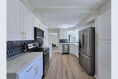 519 W Montclaire Ave, Glendale, WI 53217 - Photo 10