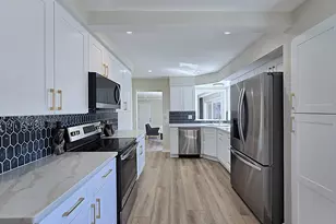 519 W Montclaire Ave, Glendale, WI 53217 - Photo 10