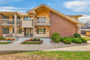 1659 S Carriage Ln, New Berlin, WI 53151 - Photo 16