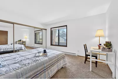 1659 S Carriage Ln #8, New Berlin, WI 53151 - Photo 10