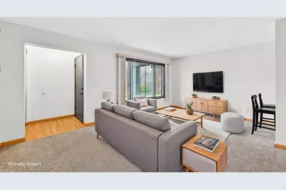 1659 S Carriage Ln #8, New Berlin, WI 53151 - Photo 4