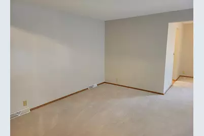 13600 W Forest Knoll Dr, New Berlin, WI 53151 - Photo 30