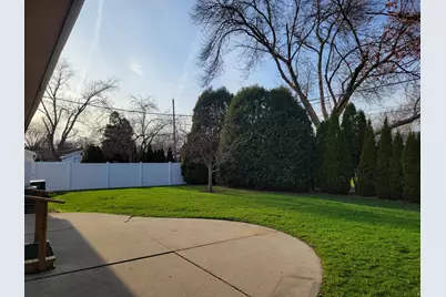 13600 W Forest Knoll Dr, New Berlin, WI 53151 - Photo 34