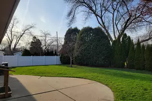 13600 W Forest Knoll Dr, New Berlin, WI 53151 - Photo 34