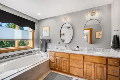 W316S8904  Laurens Pkwy, Mukwonago, WI 53149 - Photo 8