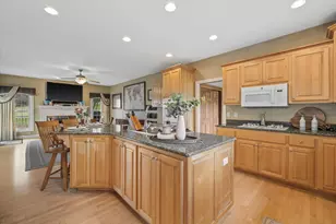 W282N4331 Somerset Ln, Delafield, WI 53072 - Photo 10