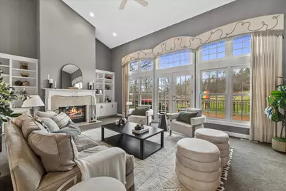 W282N4331  Somerset Ln, Delafield, WI 53072 - Photo 2