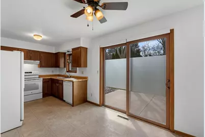 8247 S Legend Dr, Franklin, WI 53132 - Photo 4