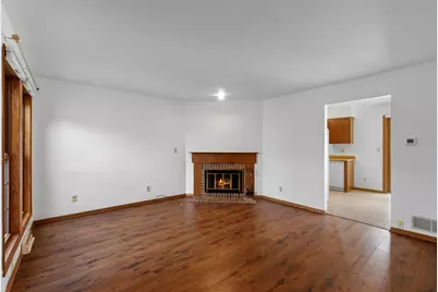 8247 S Legend Dr, Franklin, WI 53132 - Photo 10