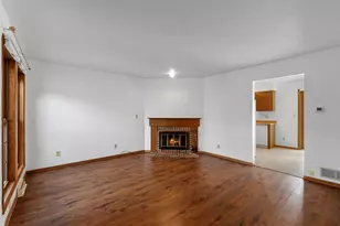 8247 S Legend Dr, Franklin, WI 53132 - Photo 10