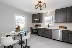 1363 S 91st St, West Allis, WI 53214 - Photo 10