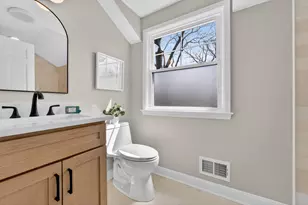 10525 N Fairway Ln, Mequon, WI 53092 - Photo 32