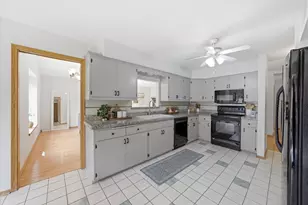 W178N9743 Riversbend Circle, Germantown, WI 53022 - Photo 8