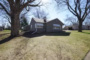 429 S Whiton St, Whitewater, WI 53190 - Photo 2
