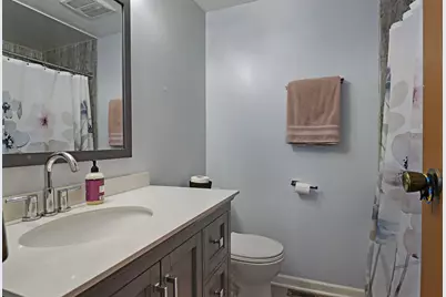 8050  Gina Dr, Racine, WI 53406 - Photo 14