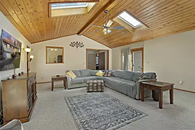 8050  Gina Dr, Racine, WI 53406 - Photo 10