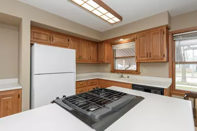 4842 N 104th St, Milwaukee, WI 53225 - Photo 8