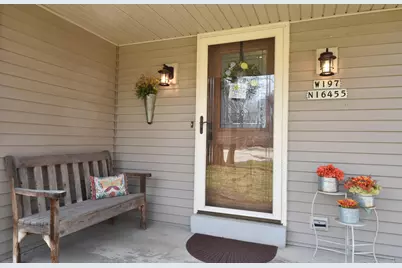 W197N16455  Hawthorn Cir, Jackson, WI 53037 - Photo 4