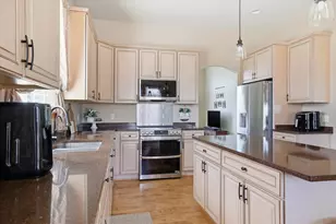 W348N5818 Snapdragon Ct, Oconomowoc, WI 53066 - Photo 10