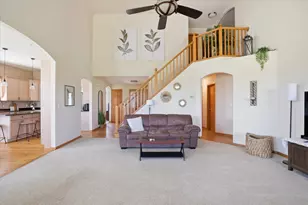 W348N5818 Snapdragon Ct, Oconomowoc, WI 53066 - Photo 6