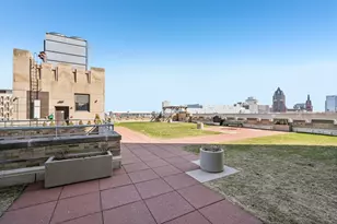 606 W Wisconsin Ave, Milwaukee, WI 53203 - Photo 32