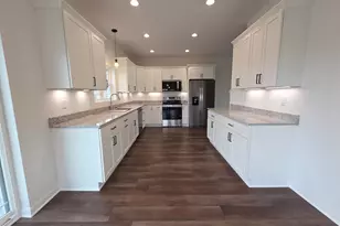 1876 Shyanne Ct, Hartford, WI 53027 - Photo 6