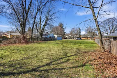 4010 S Kirkwood Ave, Saint Francis, WI 53235 - Photo 10