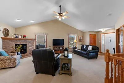 1245  Garfield Ln, Hartford, WI 53027 - Photo 8